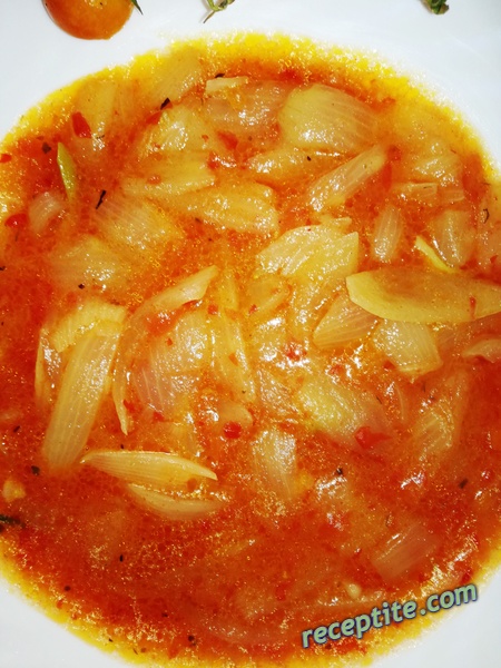 Снимки към Постна лучена яхния с чери домати