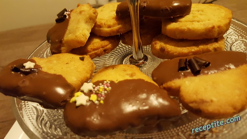 Снимки към Маслени бисквити с ядки