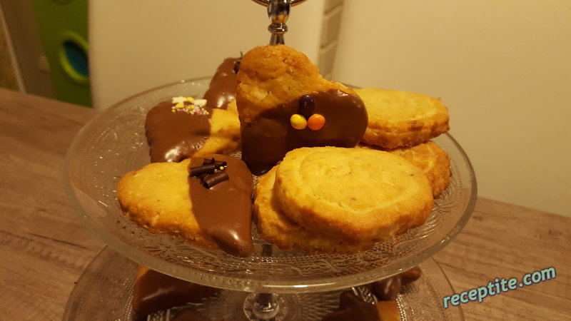 Снимки към Маслени бисквити с ядки