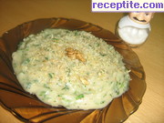 снимка 2 към рецепта Каша от коприва с орехови ядки и яйца