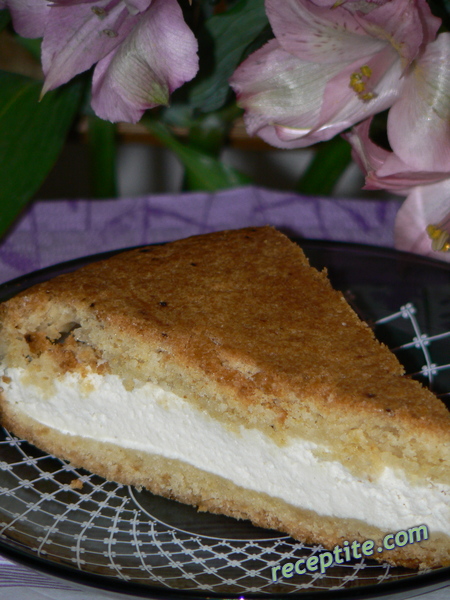 Снимки към Сладкиш с плънка от рикота и бадемово брашно