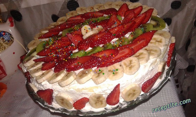 Снимки към Сметанова торта с плодове и лек крем