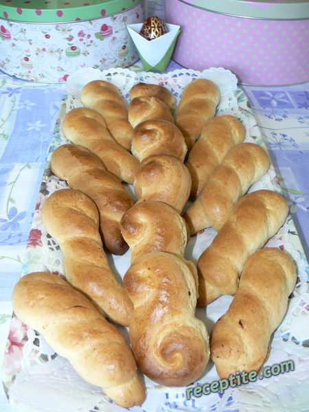 Снимки към Кулуракя - гръцки великденски сладки