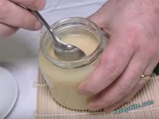 Снимки към Домашно кондензирано мляко