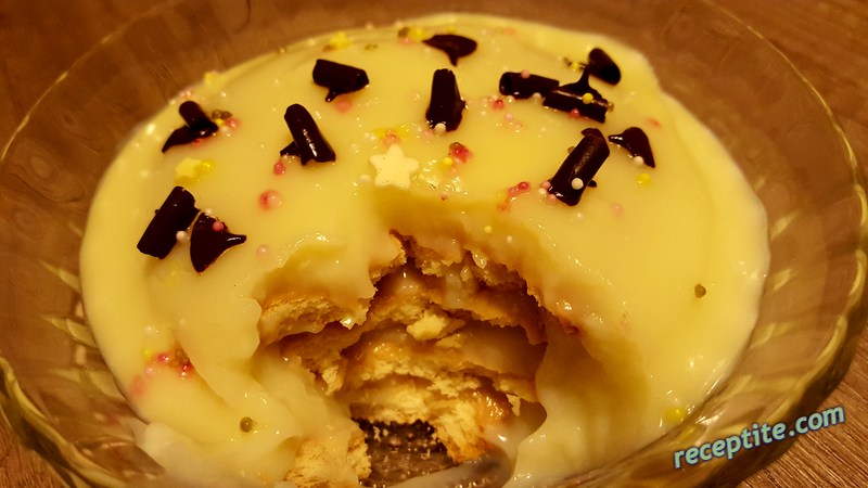 Снимки към Бисквитен десерт с млечен крем Криси