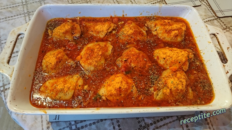 Снимки към Пилешко месо с доматен сос