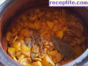 снимка 7 към рецепта Свинско месо с картофи в гювеч