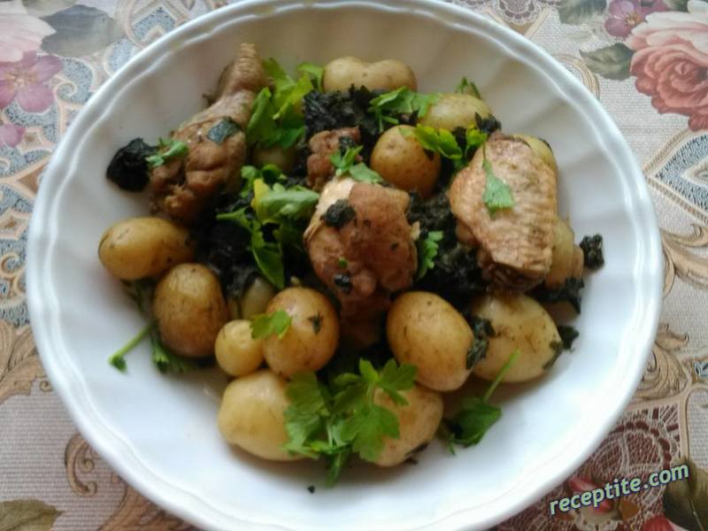 Снимки към Пикантни крилца с бейби картофи и коприва