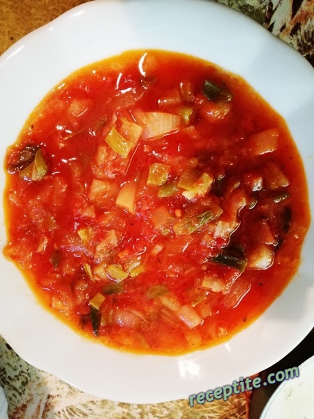 Снимки към Постна лучена яхния с чери домати