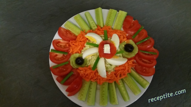 Снимки към Зелева салата с ябълки и моркови