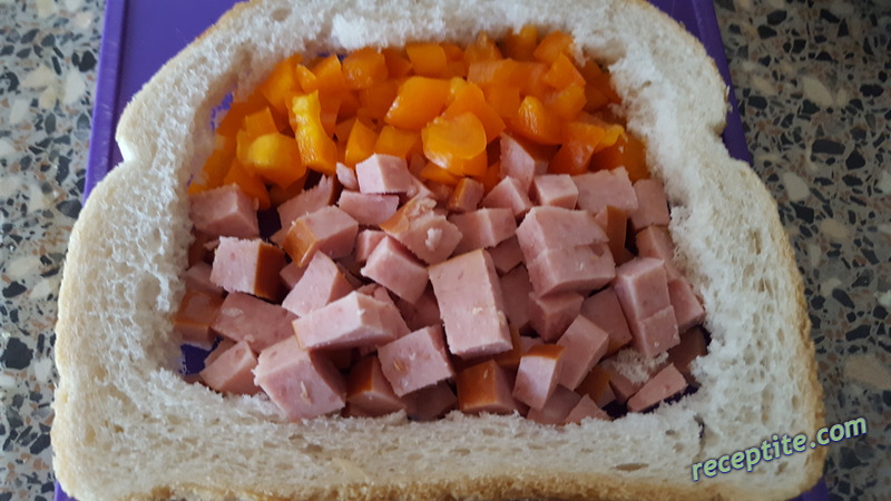 Снимки към Сандвич с чушка и колбас