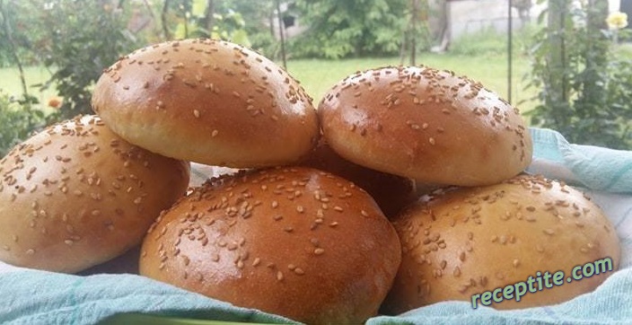 Снимки към Перфектните питки за бургери (Burger buns)