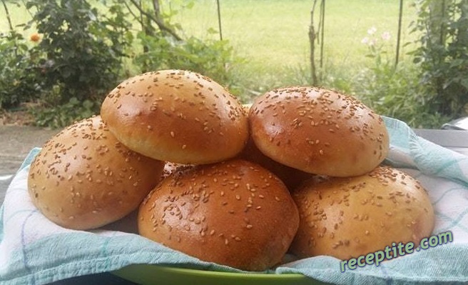 Снимки към Перфектните питки за бургери (Burger buns)