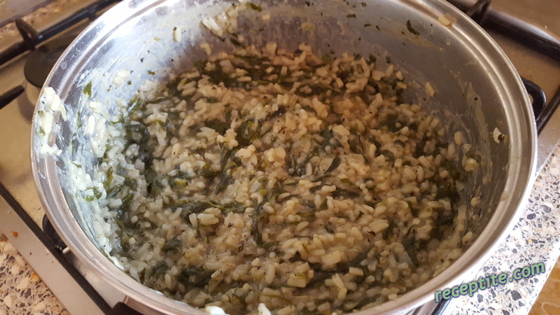 Снимки към Спанак с ориз и лук