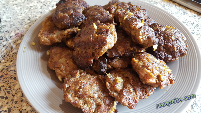 Снимки към Татарски кюфтета на скара