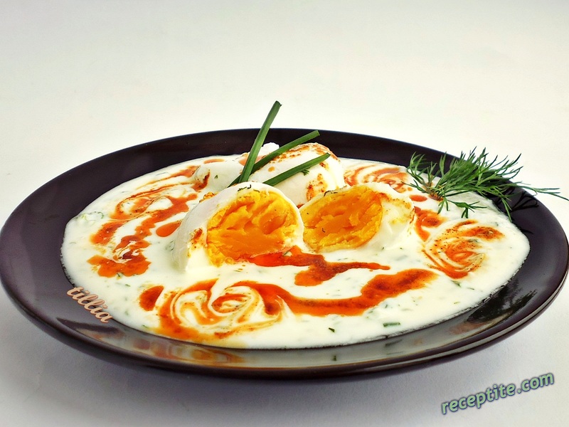 Снимки към Пържени или забулени яйца с млечно-чеснов сос