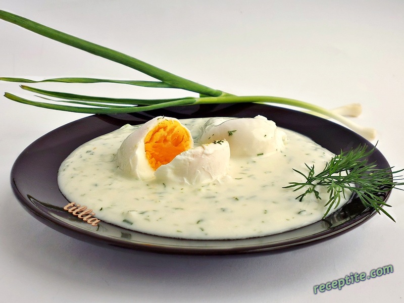 Снимки към Пържени или забулени яйца с млечно-чеснов сос