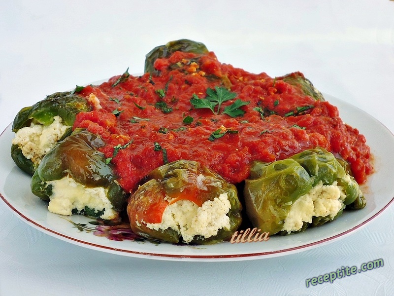 Снимки към Пържени чушки, пълнени със сирене, с доматен сос