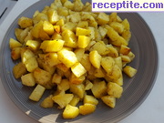 снимка 2 към рецепта Пресни картофи соте на фурна