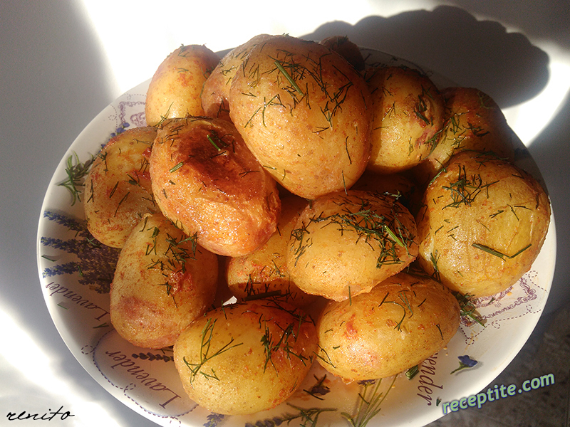 Снимки към Задушени пресни картофи с масло
