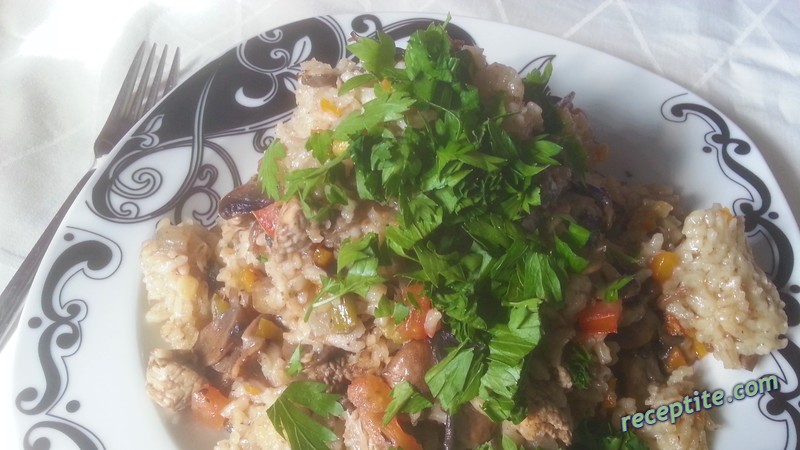 Снимки към Ориз с пилешко месо и зеленчуци на фурна