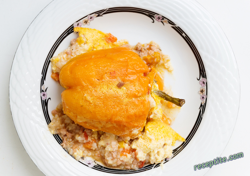 Снимки към Пълнени чушки с кайма и ориз