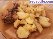 снимка 2 към рецепта Пилешки бутчета с картофи и лимон на фурна