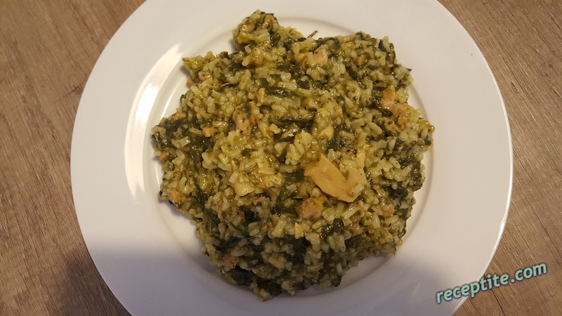Снимки към Ориз с пилешко месо, спанак и гъби