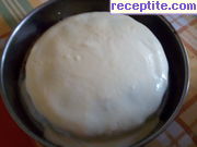 снимка 23 към рецепта Икономичен кекс без яйца със сладко