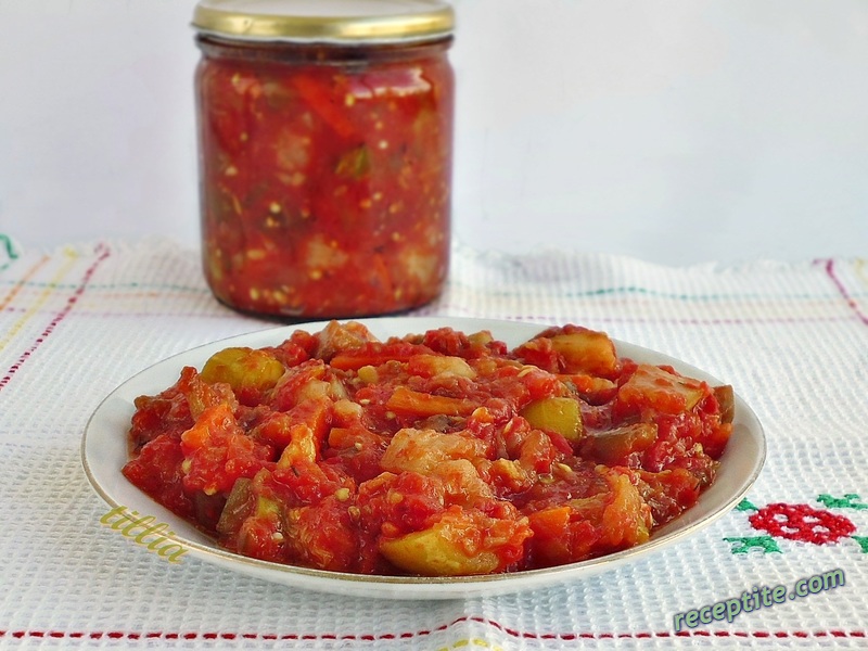 Снимки към Паста със сос от тиквичка, патладжан и домати