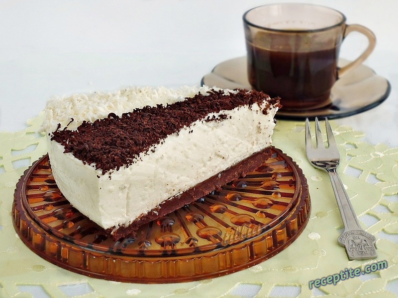 Снимки към Шоколадова торта с кокос без печене
