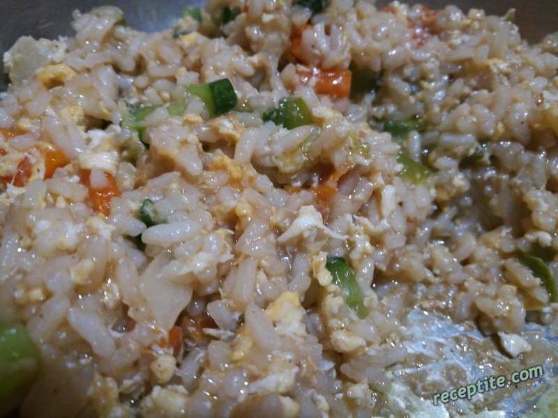 Снимки към Азиатски ориз с яйца и зеленчуци