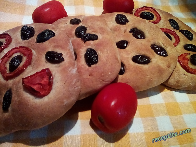 Снимки към Фокача с чери домати, маслини и риган