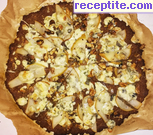 Пица с карфиол, круши, синьо сирене и орехи