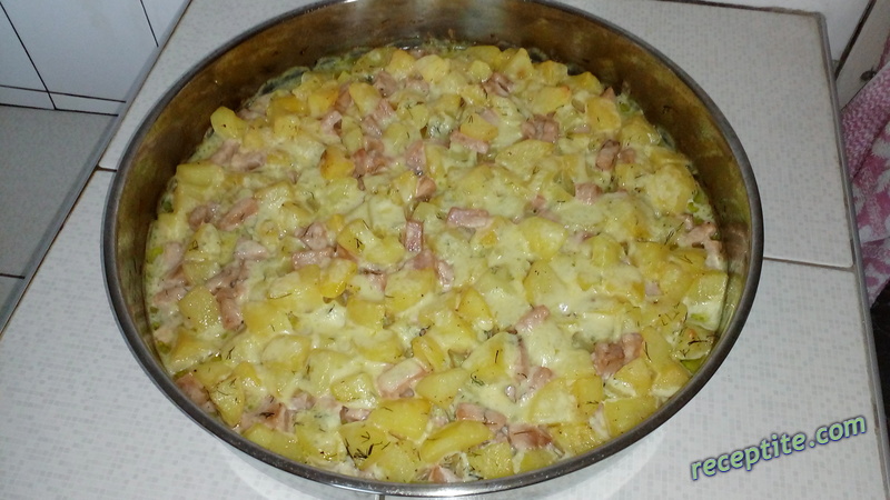 Снимки към Запечени картофи с пушено месо и сметана
