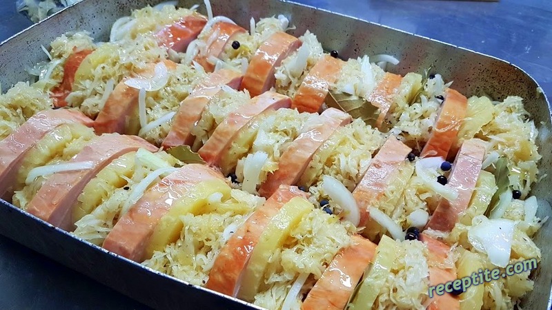 Снимки към Кисело зеле с каселер (солено и пушено свинско)