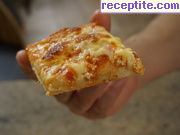 снимка 1 към рецепта Българска пица със сирене и кашкавал