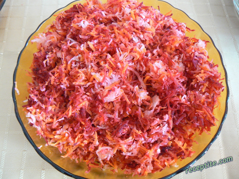 Снимки към Салата от моркови, ряпа и червено цвекло