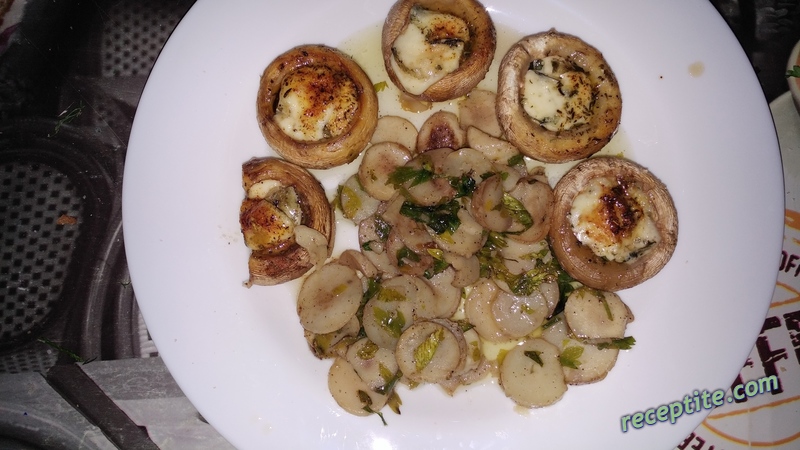 Снимки към Печурки със синьо сирене на фурна