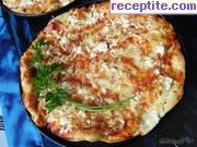 снимка 3 към рецепта Българска пица със сирене и кашкавал