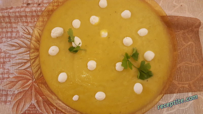 Снимки към Зеленчукова крем-супа със сирене