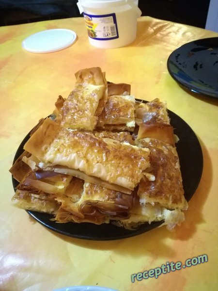 Снимки към Баница на рула с готови кори