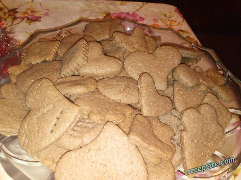 Снимки към Какаови коледни сладки с целувчена глазура
