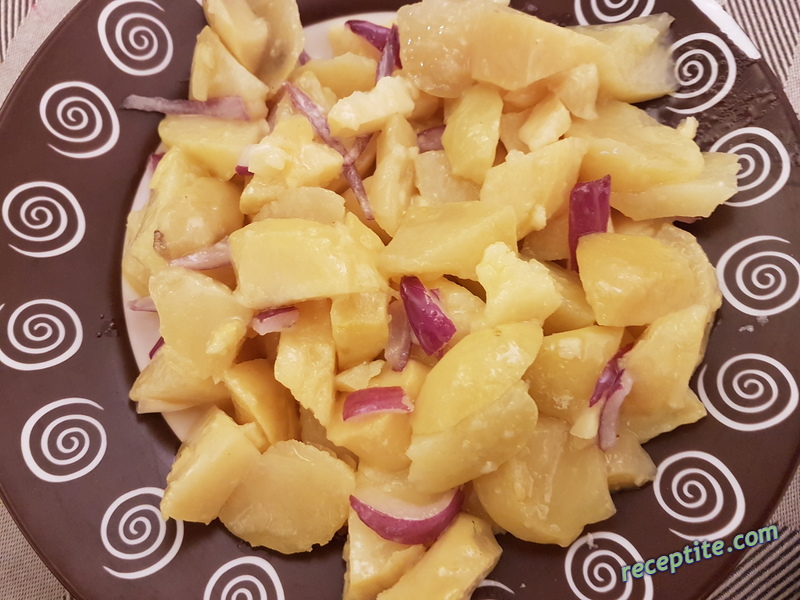 Снимки към Картофена салата с кромид лук