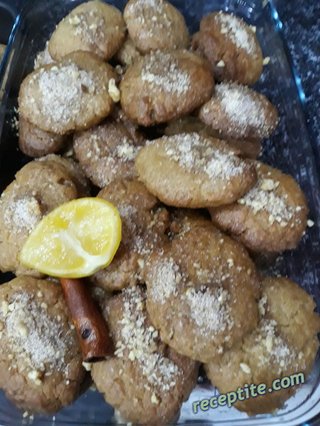 Снимки към Меломакарона