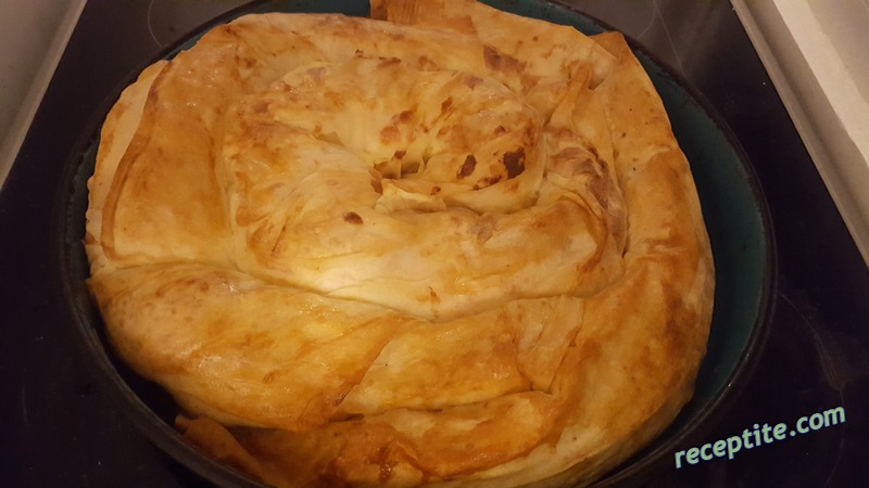 Снимки към Баница с кори печени на сач