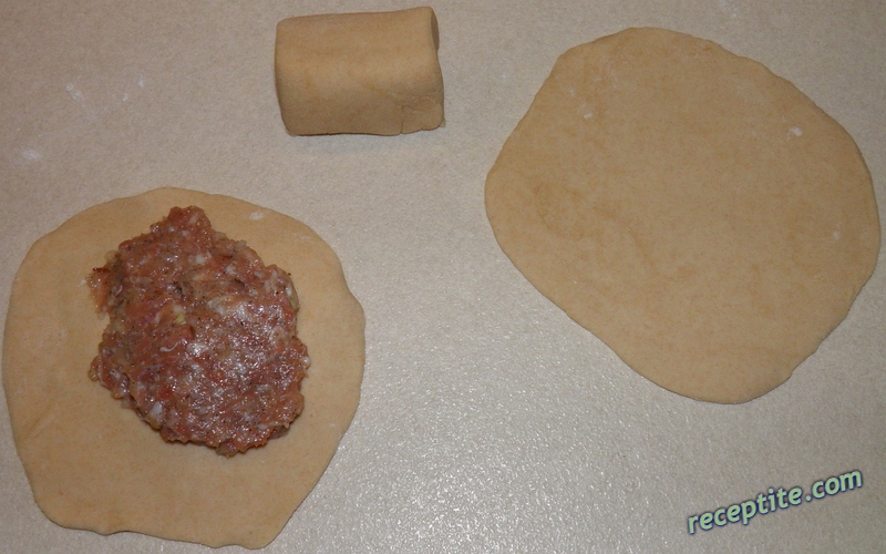 Снимки към Buuz, Bansh, Khuushuur, три вида монголски пелмени