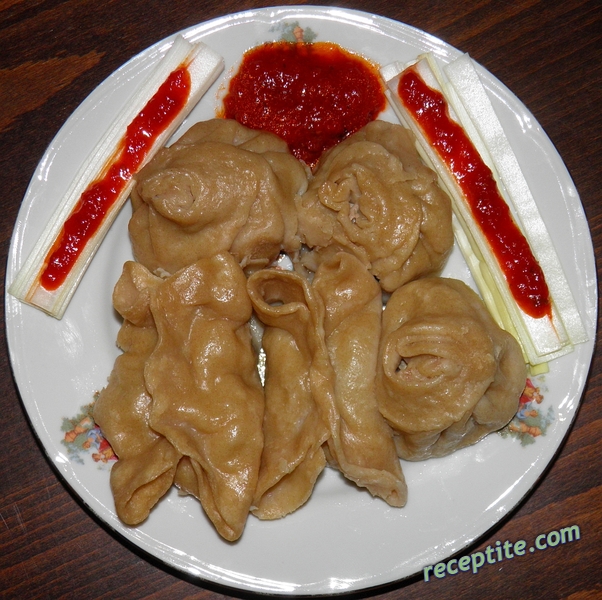 Снимки към Buuz, Bansh, Khuushuur, три вида монголски пелмени