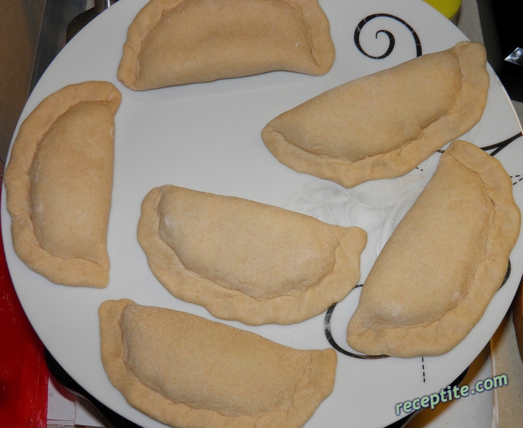 Снимки към Buuz, Bansh, Khuushuur, три вида монголски пелмени
