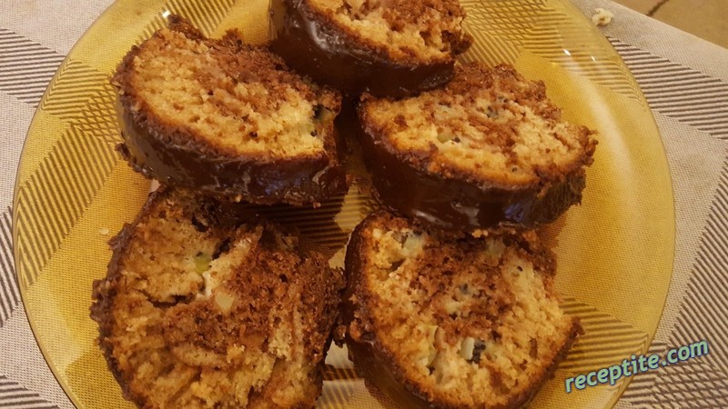 Снимки към Кекс с киви и какаова заливка